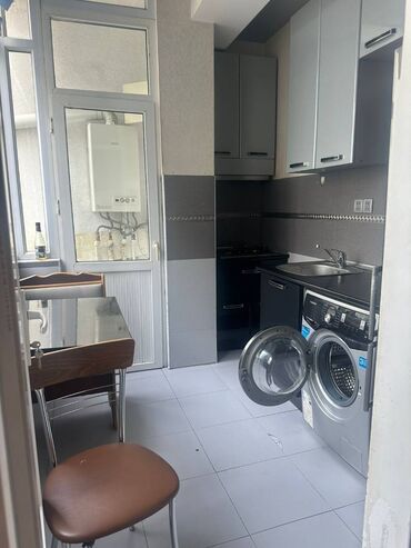 Uzunmüddətli kirayə mənzillər: Hezi aslanov metrosuna yaxin,Akkord binalarinda16 mərtəbənin,6-cı — 5