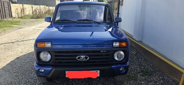opel vectra b suret qutusu: Lada Niva (VAZ 2121/4x4) off-road avtomobili Niva urban Önündə və