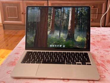 Kompüter və noutbuk aksesuarları: Macbook air M2 13 duyum, 8gb ram ve 256gb ssd. Problemsiz isleyir