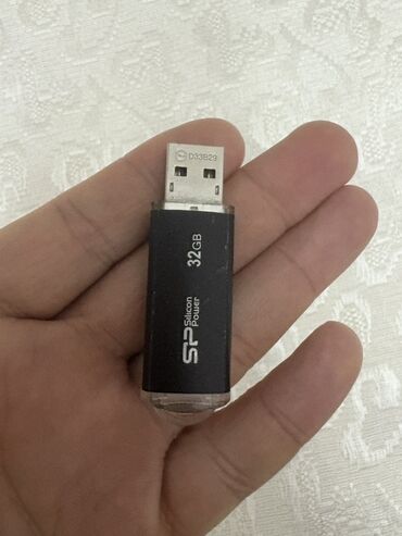 Mətbəx texnikası: Flash kart 32 GB, USB port