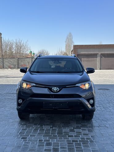 Toyota RAV4: 2018 г., 2.5 л, Бензин, Кроссовер