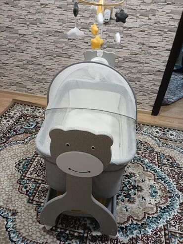 Gəzinti arabaları: Oğlan və qız üçün, Beşik