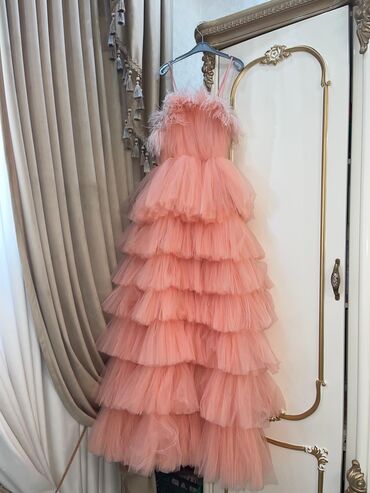 розовое платье со шлейфом: Вечернее платье, Длинная модель, Без рукавов, XS (EU 34), S (EU 36)