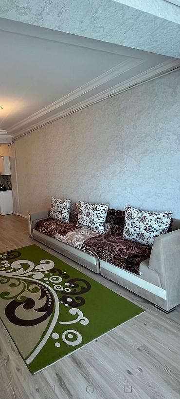 kunc divan embawood: Uzanılan divan – krem rəngli, müasir minimal dizayn. - Korpus: yumşaq — 2