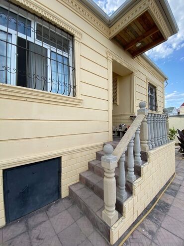 Həyət evləri və villaların satışı: TƏCİLİ SATILIR! ÜNVAN: Mənzil Corat Bağlarında, Port Novkhani — 1