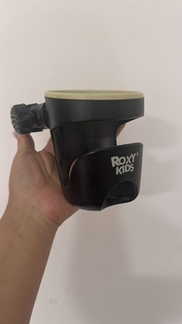 органайзер на коляску: Удобный подстаканник для коляски Roxy-Kids. Этот аксессуар черного