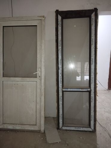 Межкомнатные двери: Дверь с окнами, Пластик, Б/у, Самовывоз