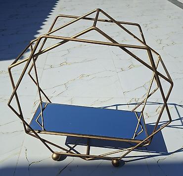 polka: Metall dekorativ stend – geometri̇k dizayn - Material: metal karkas — 1