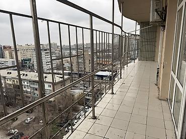 Аренда помещений свободного назначения: Сдаётся офисное помещение на 11 этаже в центре города. 📍 Локация — 6