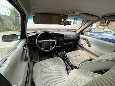 Унаа сатуу: Volkswagen Passat: 1992 г., 2 л, Кол менен иштөөчү, Бензин, Седан — 6