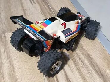 Igračke: 1. Formula 1 nema daljinski Crno Siva 44 x 18 cm 2. Formula crvena — 8