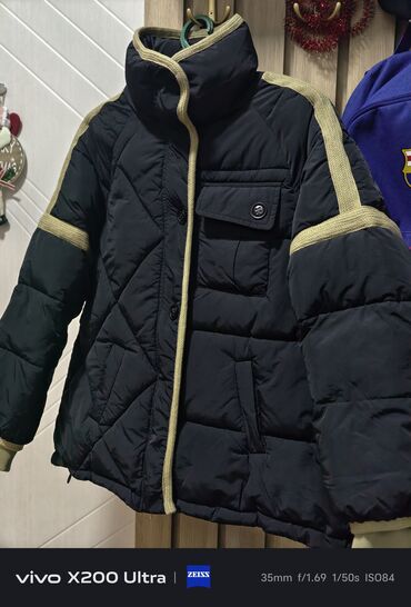 Пуховики и зимние куртки: Трендовый утеплённый зимний пуховик с акцентной отделкой — тепло — 9