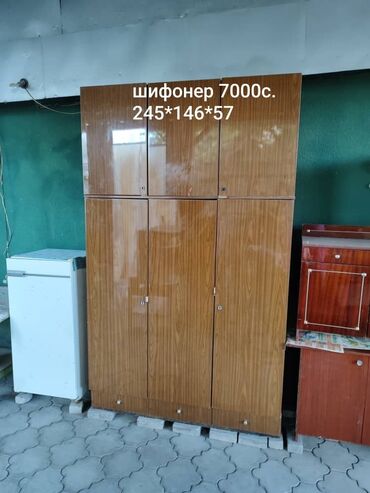 срочно и недорого кухонный уголок в идеальном состоянии: Шифоньер с антресолью большой 3 створчатый, разная мебель б/у. Район