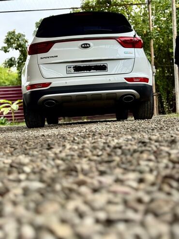 тап аз трактор: Kia Sportage – ağ rəngli, Eco Dynamics paketli, şəhər və uzun yol üçün