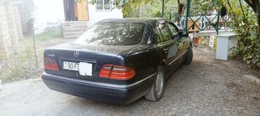 Mercedes-Benz: Mercedes-Benz 230: 2.2 l | Sedan — 5