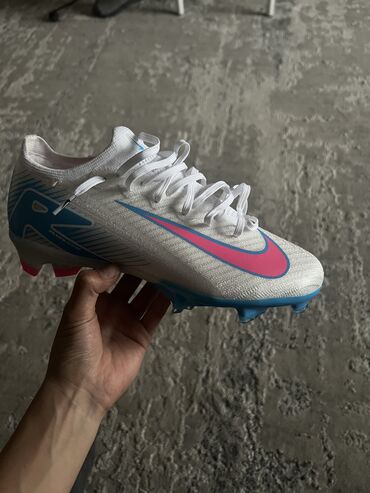 Спортивная форма: Бутсы Air zoom 
39 размер