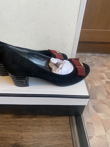 женская обувь лоферы: Туфли 40, цвет - Черный