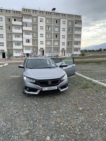семёрка арзан: Автомобиль Honda Civic серого цвета. Компактный и стильный седан с