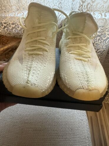 кроссовки адидас ультра буст: Кроссовки Adidas Yeezy Boost 350 V2. Текстильный верх с характерным