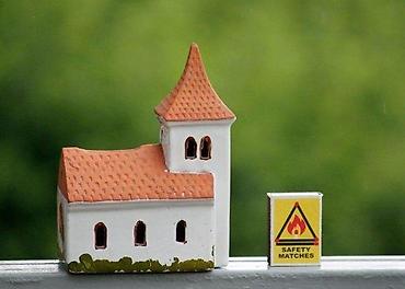 Figure: CHURCH vintage England Ceramic. Ručno slikano. Prelepa stara engeska — 5