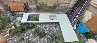 merinos mebel qiymetleri: Uzunluğu 245 sm, eni 60 sm, dönən hissənin uzunluğu 155sm. Materialı