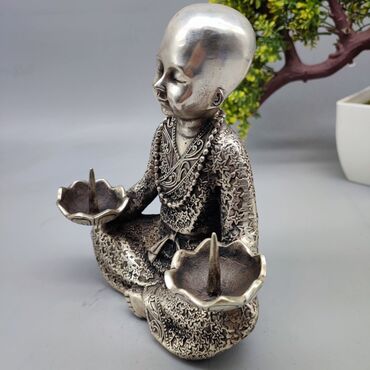 Статуэтки: Дракон 16 см, 1179гр, медь, латунь, напыление серебро. Статуя Будды — 7