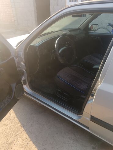 Volkswagen: Volkswagen Vento: 1994 г., 1.8 л, Механика, Бензин, Седан — 19