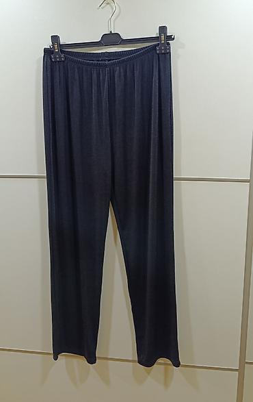 missguided eu: Ženske pantalone Kay Modelle - Boja: crna - Kroj: ravne nogavice — 1