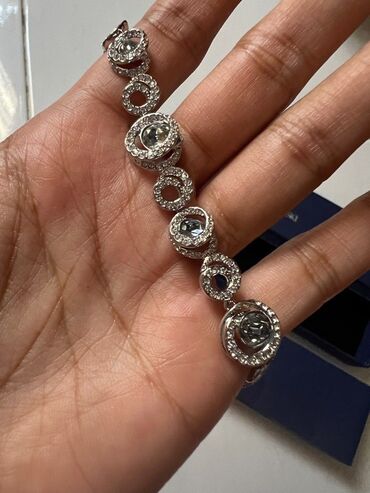 qizil halqa qolbaqlar: Браслет, Swarovski