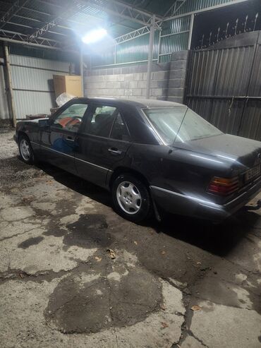 футболка 3 года: Mercedes-Benz E-Class: 1990 г., 3 л, Автомат, Бензин, Седан