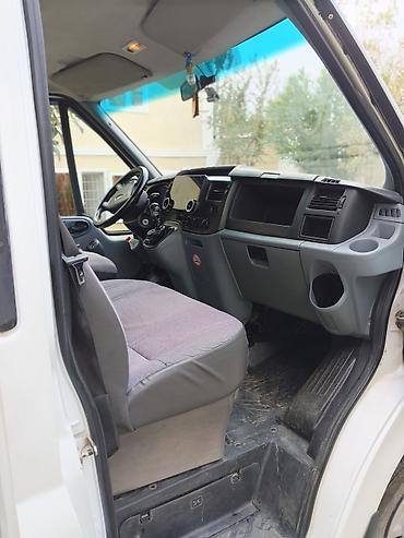 yer sumlayan traktor: Ford Transit: 2.4 l | 2006 il Van/Minivan — 7