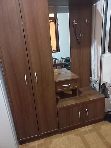 Mebel: İşlənmiş, 2 qapılı, Güzgülü, Qəhvəyi, Açılan, Düz dolab — 1