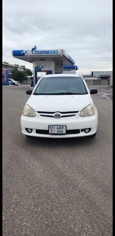 Toyota: Toyota Vitz / Platz / Yaris / Echo: 2001 г., 1.5 л, Автомат, Бензин, Седан