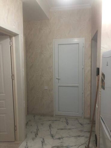 Uzunmüddətli kirayə mənzillər: Razində 60 kv sahəsi olan 2 otaqlı mənzil kirayə verilir.Binada qaz — 9