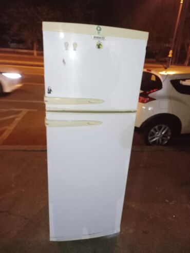 Soyuducular: İşlənmiş 2 qapılı Beko Soyuducu Satılır, rəng - Bej, Təkərli