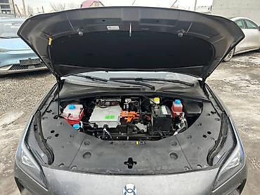 Zeekr: Zeekr : | 2023 г. Седан — 12