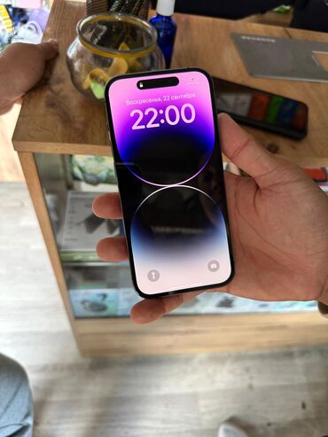 продаю айфон 15 про макс: IPhone 14 Pro, Б/у, 256 ГБ, Deep Purple, Защитное стекло, Чехол, 86 %