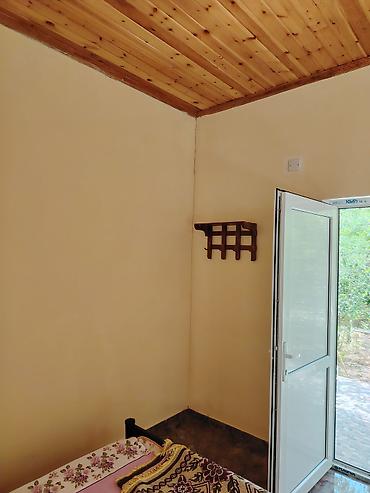 4 otaqlı ev certyojları: İcarəyə verilən otaq - Rahat və işıqlı otaq, böyük pəncərə və — 4