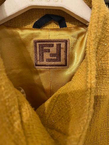 Uşaq dünyası: Полупальто Fendi. Оригинал. Размер 5-7 лет.В идеальном состоянии — 5