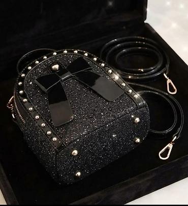 Mini torbica sa šljokicama i mašnom – crna - Kompaktna, elegantna na lalafo.rs Mini torbica sa šljokicama i mašnom – crna - Kompaktna, elegantna