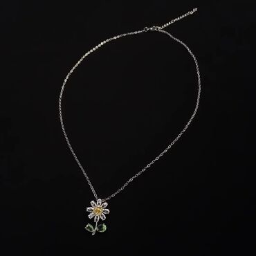 Ogrlice: Ogrlica od nerđajućeg čelika sa priveskom bele rade 🌼