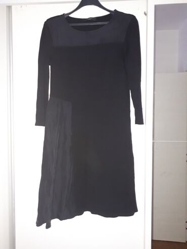 Haljine: Haljina lepog kroja sa umetkom od svile, max mara, sa uskim rukavima