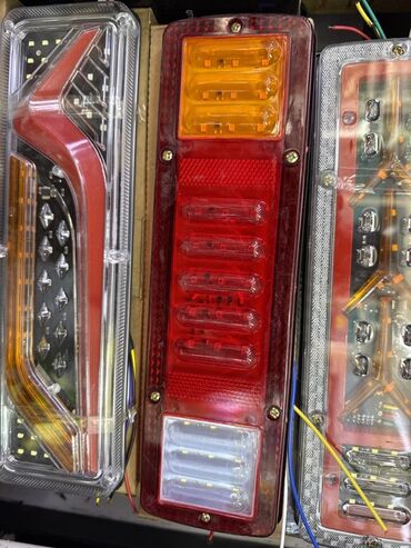 Передние фары: Светодиодные задние фонари для авто/прицепов Функции в одном корпусе — 4