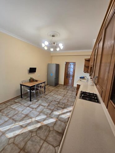 Uzunmüddətli kirayə mənzillər: Mebel və texnika ilə təmin olunmuş geniş 3 otaqlı mənzil — 2