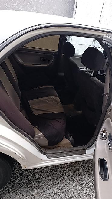 болуп: Hyundai Sonata: 1995 г., 1.6 л, Кол менен иштөөчү, Бензин, Седан — 5