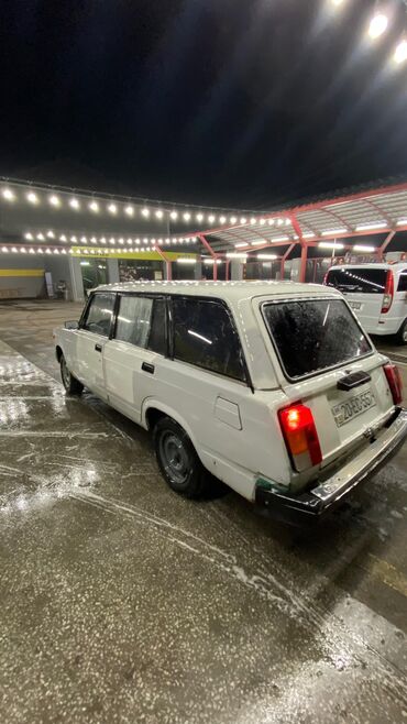 диски на ниву r16: VAZ 2104 universal, ağ rəngdə Xüsusiyyətlər: - Kuzov: 5 qapılı