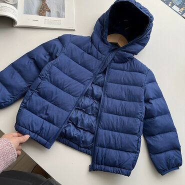 флисовые куртки: Детские легкие теплые куртки с капюшоном вес 340грамм имеет защитную