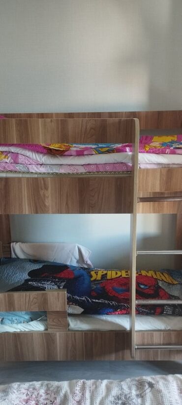 İkimərtəbəli uşaq çarpayıları: Oğlan və qız üçün, Çarpayı, Matras ilə