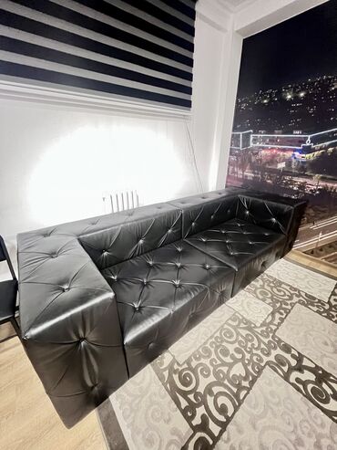 диван в стиле барокко: Прямой диван, цвет - Черный, Б/у