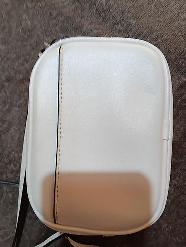 tasna za laptop: Calvin Klein Jeans ženska crossbody torbica sa malim oštecenjem ide — 3